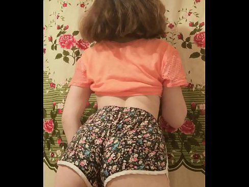 ❤️ Ko te peepi taiahu e tihorea ana ona tarau poto i runga kamera ❤ Homemade porn i a matou