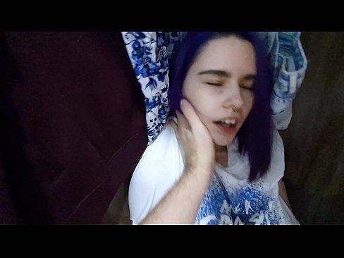 ❤️ I kitea taku tuahine i roto i te kaapata ka awhina ia ia ki te cum ❤ Homemade porn i a matou